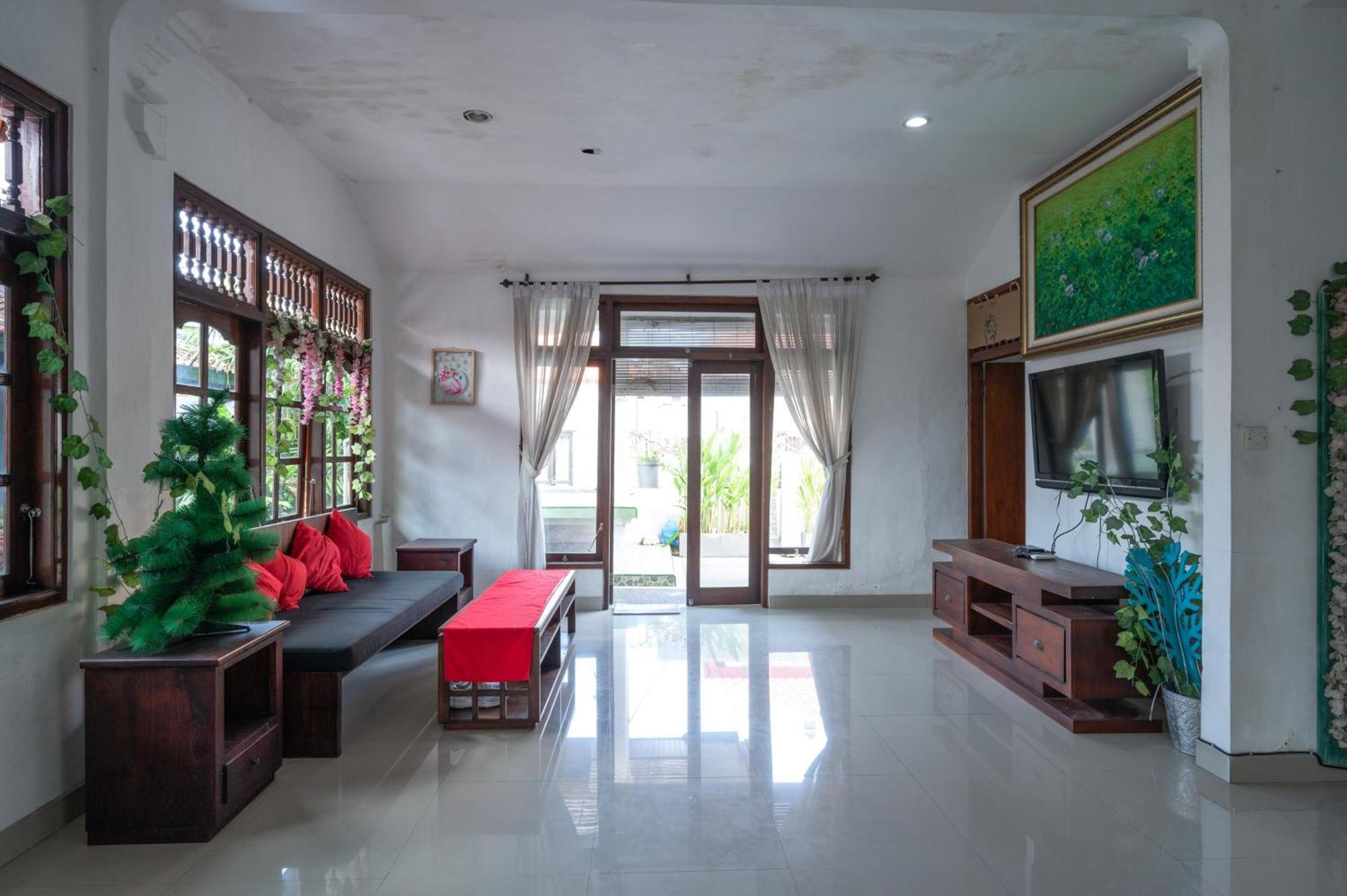 Ceria Guesthouse Seminyak Mitra Reddoorz Zewnętrze zdjęcie