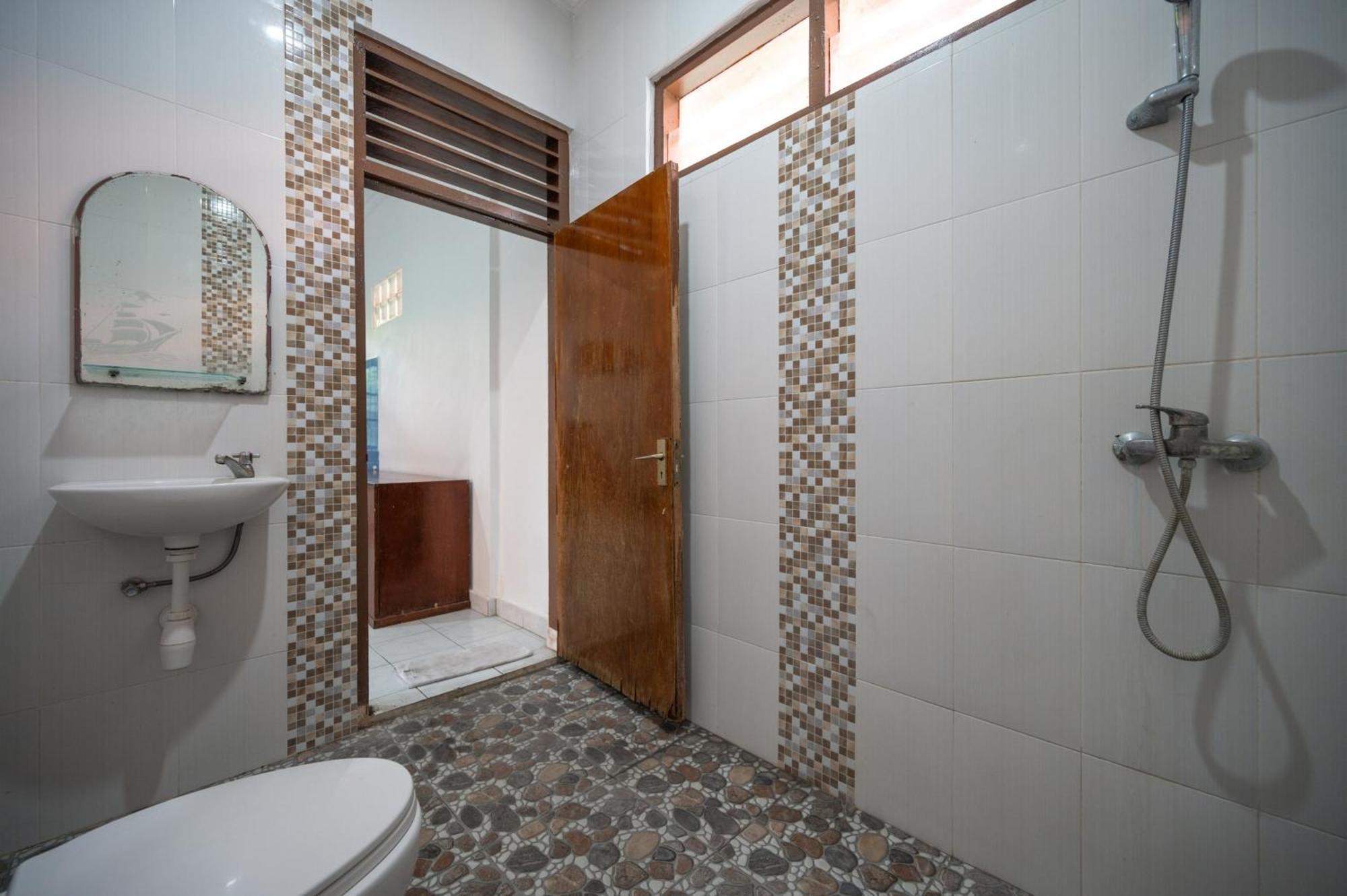 Ceria Guesthouse Seminyak Mitra Reddoorz Zewnętrze zdjęcie